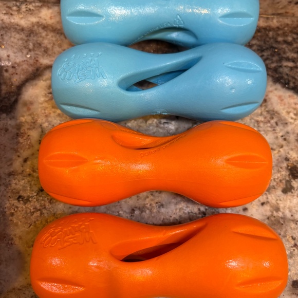 West Paw Set of 8 Dog Toys 4 Qwizl Small and 4 Toppl Large - Picture 5 of 6